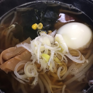 わかめとコーンともやしのしょうゆラーメン